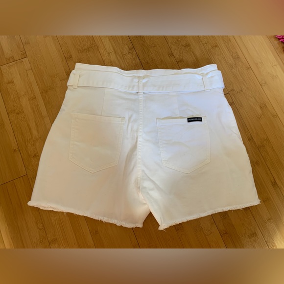 White Classic Calvin Klein Denim Shorts || Size:28 Women’s - Picture 2 of 4